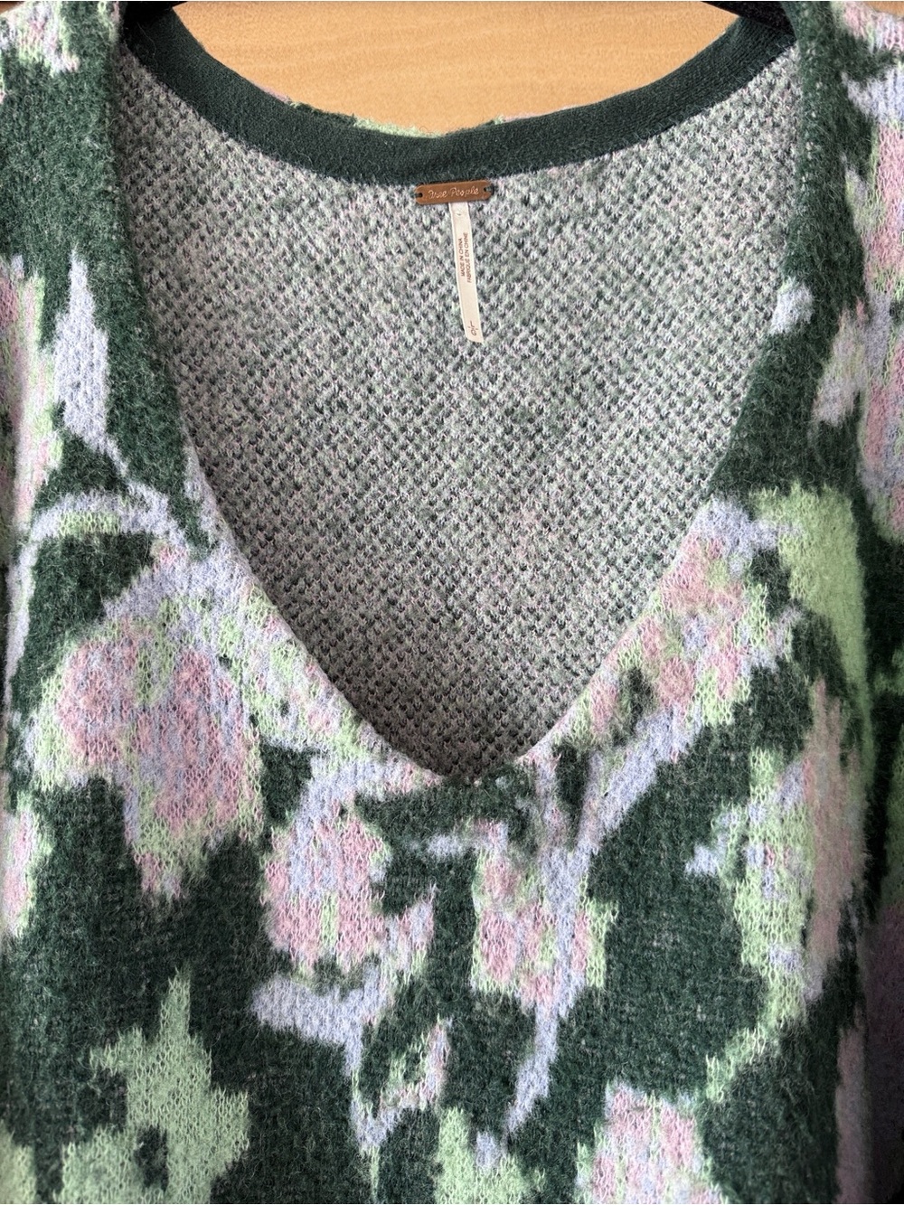 Free People Primrose Floral Tunic Sweater Oversized V-Neck Fuzzy Boho Women’s L - Picture 4 of 10